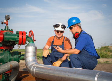 Operators inspecting pipeline Pipeline operators inspect a pipeline